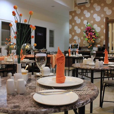 Mel'S Inn Manado Zewnętrze zdjęcie