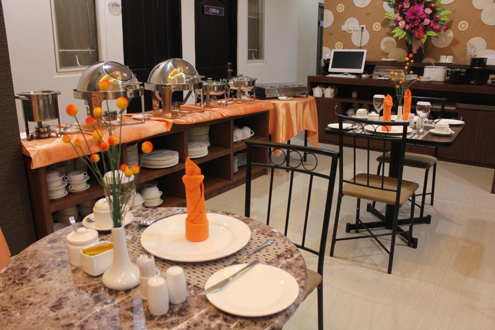 Mel'S Inn Manado Zewnętrze zdjęcie