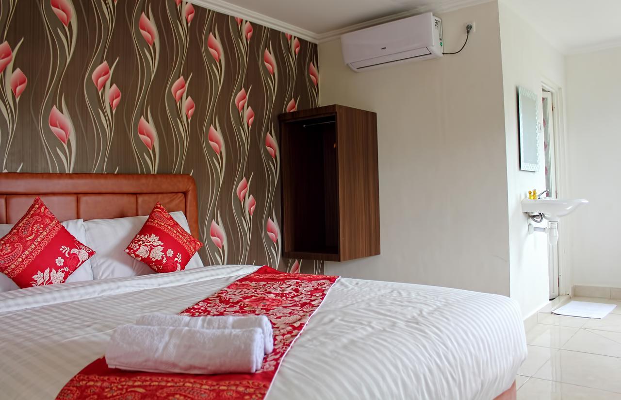 Mel'S Inn Manado Zewnętrze zdjęcie