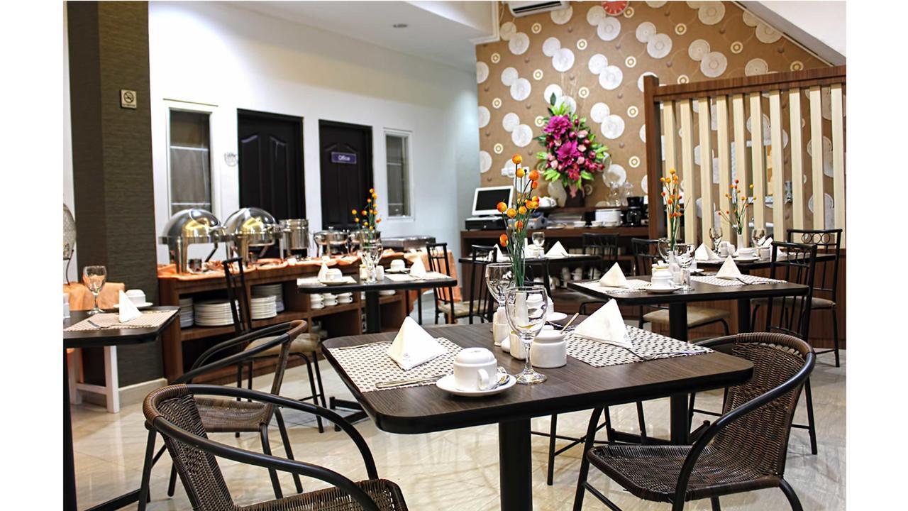Mel'S Inn Manado Zewnętrze zdjęcie