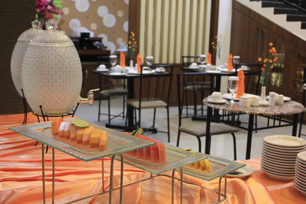 Mel'S Inn Manado Zewnętrze zdjęcie